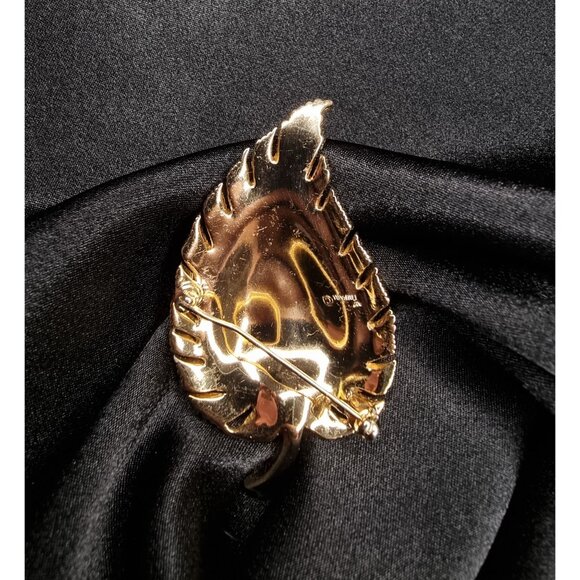 Vintage 1950s TRIFARI Signed Gold-Tone Leaf Brooch With Rhinestone Accents - Picture 6 of 6